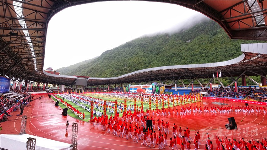 甘孜州第三屆運(yùn)動(dòng)會開幕式掠影