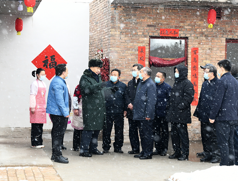 2022年1月26日，習(xí)近平總書記在山西霍州馮南垣村受災(zāi)村民師紅兵家看望。