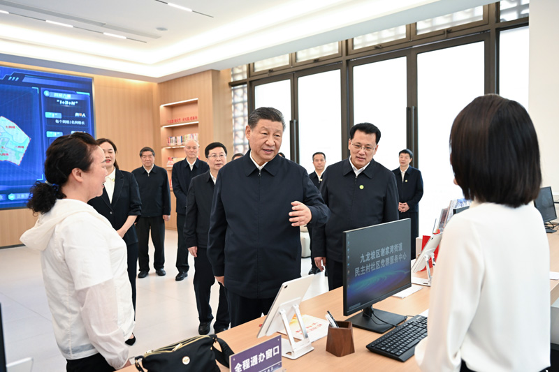 2024年4月22日下午，習近平總書記在重慶市九龍坡區(qū)謝家灣街道民主村社區(qū)考察。