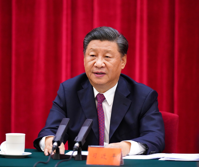 2020年9月3日下午，中共中央、國務(wù)院、中央軍委在北京人民大會(huì)堂舉行座談會(huì)，紀(jì)念中國人民抗日戰(zhàn)爭暨世界反法西斯戰(zhàn)爭勝利75周年。中共中央總書記、國家主席、中央軍委主席習(xí)近平出席座談會(huì)并發(fā)表重要講話。新華社記者 謝環(huán)馳 攝