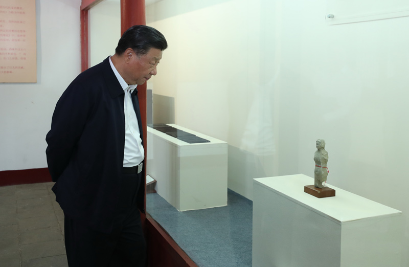 2021年5月12日，習近平總書記在南陽市考察東漢醫(yī)學家張仲景的墓祠紀念地醫(yī)圣祠。 