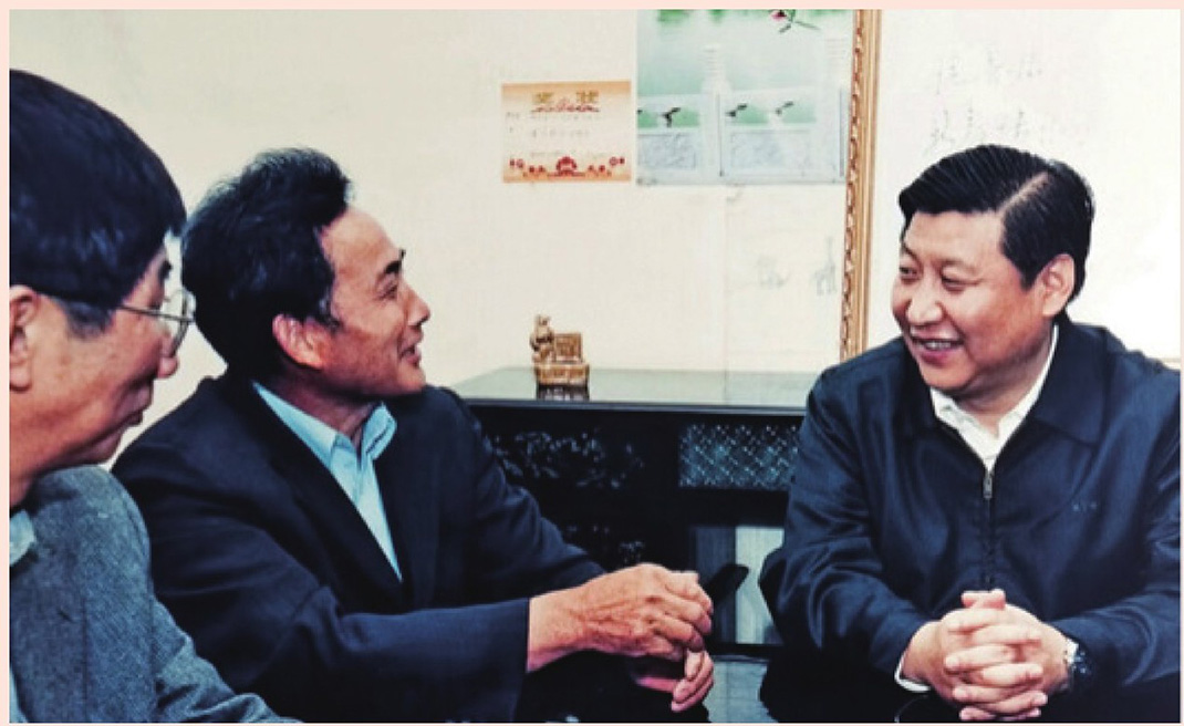2003年4月24日，時(shí)任浙江省委書(shū)記習(xí)近平在浙江下姜村調(diào)研。